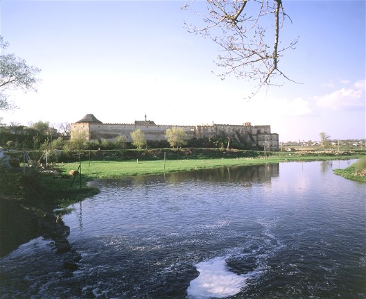 Image - The Medzhybizh castle on the Boh River.